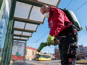 Ohniskovou dezinfekci vnějších veřejných prostor zahájilo také město Plzeň