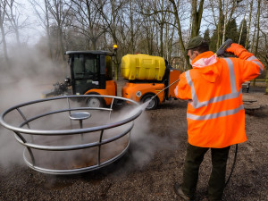 Ohniskovou dezinfekci vnějších veřejných prostor zahájilo také město Plzeň