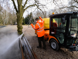 Ohniskovou dezinfekci vnějších veřejných prostor zahájilo také město Plzeň