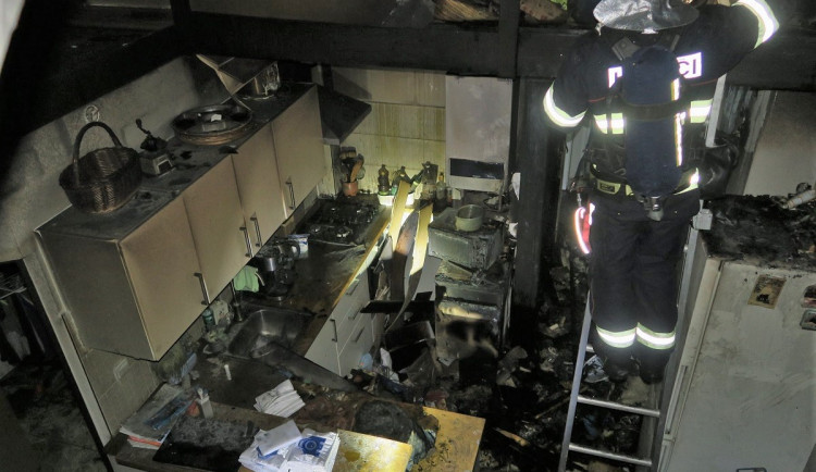 Kvůli požáru od vadného kotle muselo upustit svůj domov 11 lidí