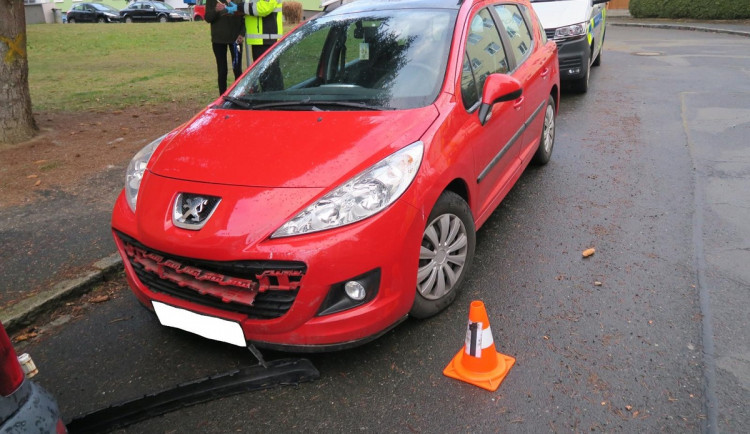 Opilé ženy za volantem. Jedna odjela od nehody, druhá nadýchala skoro tři promile