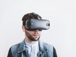 Distanční výuku oživuje virtuální realita, studenti díky ní lépe pochopí probíranou látku