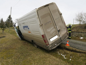 Řidiči přeběhla přes cestu kočka, lekl a strhnul volant