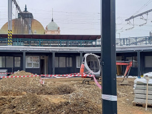 U Hlavního nádraží vzniká areál z modulových budov s vyhlídkovou plošinou