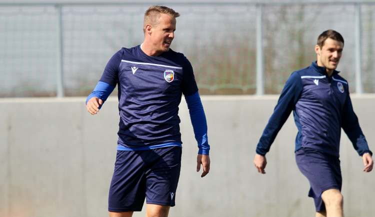 Viktoriáni se po koronavirové karanténě opět vrátili na trávník