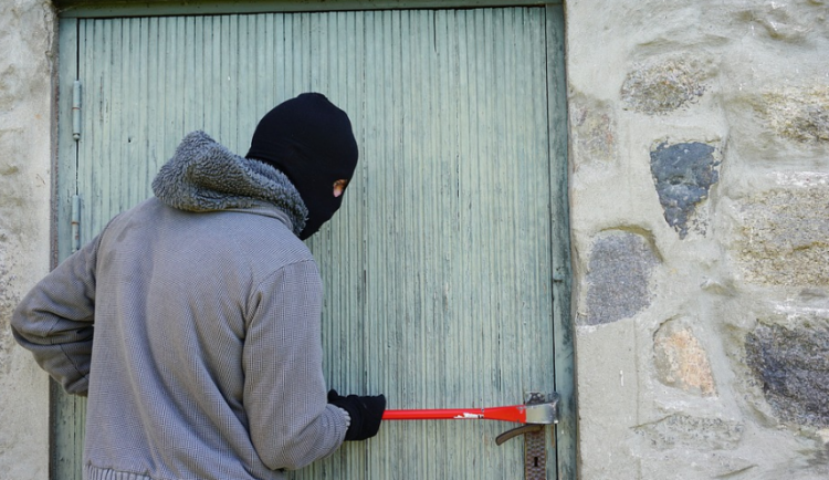 Osiřelé chalupy jsou terčem zlodějů, často si odnáší nářadí i drobnosti