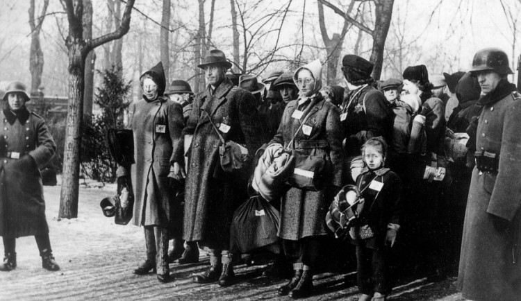 Lidé se mohou připojit k virtuálnímu čtení jmen obětí holocaustu