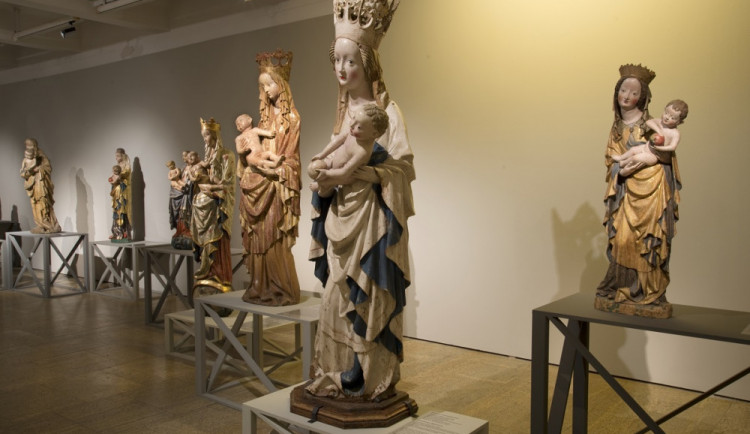 Západočeská galerie v Plzni prodlouží výstavu středověkých madon o dva měsíce