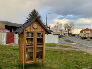 Samoobslužné boudičky s krmením pro zvěř sklízí úspěch, vše je založeno na důvěře