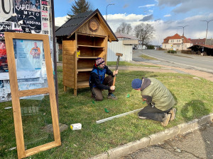 Samoobslužné boudičky s krmením pro zvěř sklízí úspěch, vše je založeno na důvěře