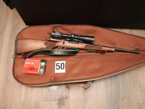 Doma měl muž legálně držené zbraně