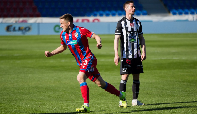 Jsem rád, že to tam konečně spadlo, přiznal po zápase s Budějovicemi Lukáš Kalvach