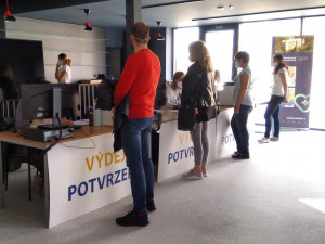 Velkokapacitní očkovací centrum Plzeňského kraje zahajuje konečně pravidelný provoz
