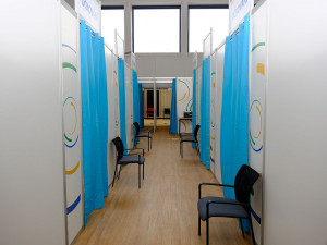 Velkokapacitní očkovací centrum Plzeňského kraje zahajuje konečně pravidelný provoz
