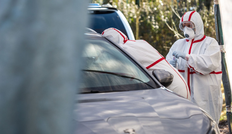 Testuje se na mnoha místech v regionu