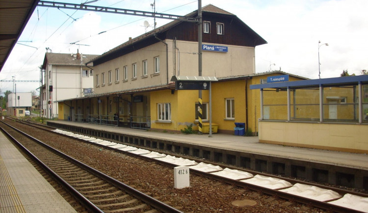 Nádraží v Plané u Mariánských Lázních se dočká rekonstrukce, potrvá rok