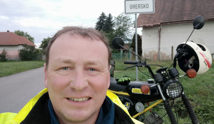 Světoběžník projel na motorce skoro celý svět, přitom nepřekročil hranice republiky