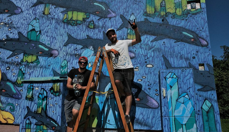 Skutečnou loňskou lahůdkou byl obří „mural,“ na kterém pracoval Michal Škapa s Ondřejem Vyhnánkem