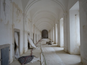 Mnichy v kladrubském klášteře už dávno nepotkáte, vystřídali je dělníci a restaurátoři