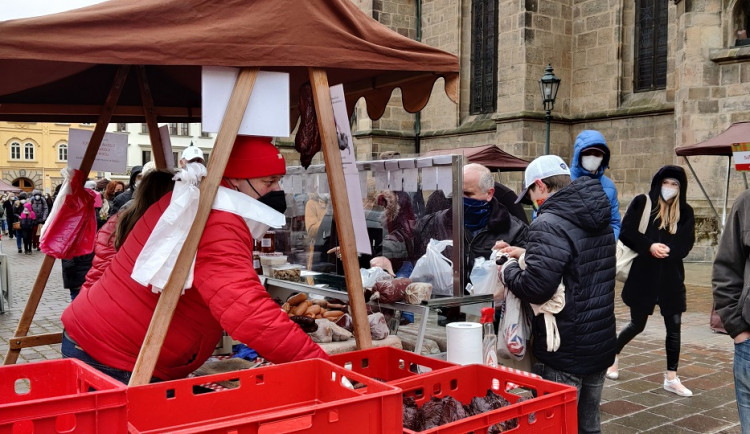 O farmářské trhy byl obrovský záměr, někteří trhovci měli během chvíle vyprodáno