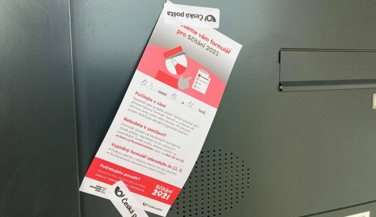 Sčítací komisaři začnou roznášet papírové formuláře
