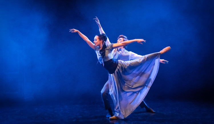 Corinne Cox, Joshua Lee