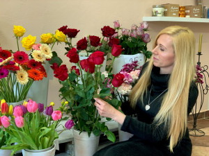 Lockdowny postupně zlikvidovaly kadeřnici dva salony, raději si otevřela květinářství