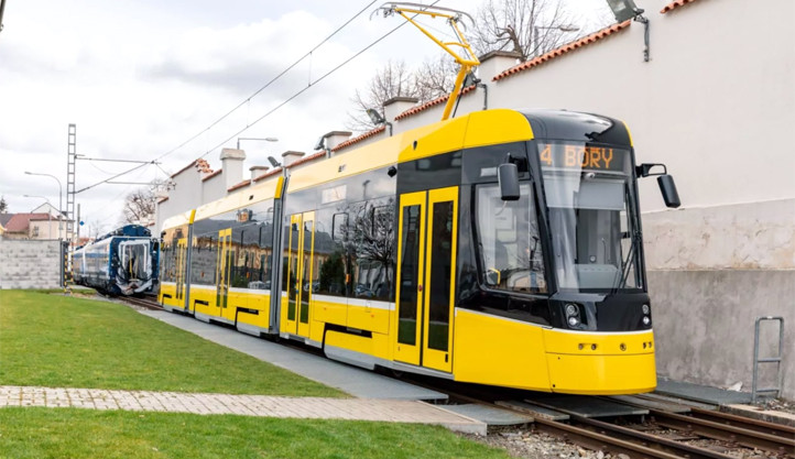 Podívejte se na novou tramvaj, která ještě letos začne jezdit v ulicích Plzně