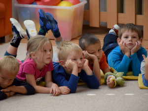Bez roušek a testů, děti se do mateřských škol v Plzeňském kraji vrátí už v pondělí