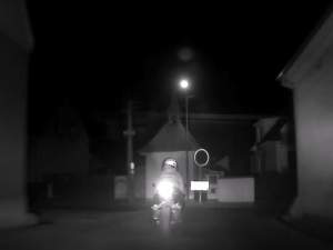 Poslední metry motorkáře před jeho pádem