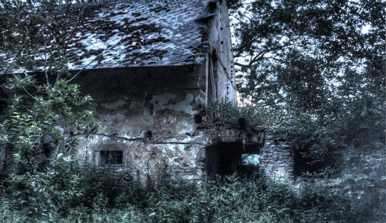 Prokletý šumavský statek Pohádka sériového vraha Roubala byl místem smrti. Teď o něm vnikl také dokument