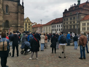 Proti politice prezidenta Miloše Zemana protestovalo v Plzni asi 200 občanů