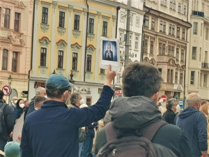 Proti politice prezidenta Miloše Zemana protestovalo v Plzni asi 200 občanů
