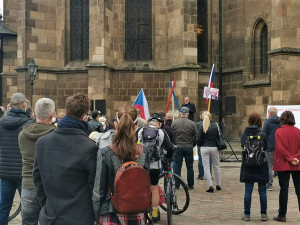 Proti politice prezidenta Miloše Zemana protestovalo v Plzni asi 200 občanů