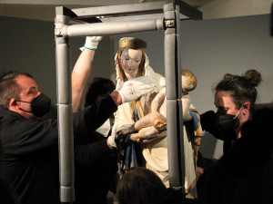 Gotická Plzeňská madona opouští po 76 letech katedrálu sv. Bartoloměje