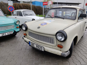 Příznivci dvoutaktních motorů se vydali na svou první neoficiální vyjížďku