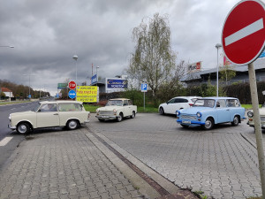 Příznivci dvoutaktních motorů se vydali na svou první neoficiální vyjížďku