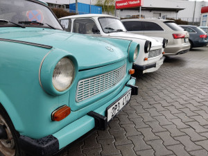Příznivci dvoutaktních motorů se vydali na svou první neoficiální vyjížďku