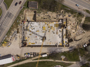 Budovaná retenční nádrž na Lochotíně zadrží až 6000 kubíků vody z přívalových dešťů