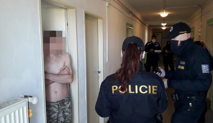 Na ubytovny a firmy nastoupila cizinecká policie, odhalila zahraniční pracovníky bez dokladů