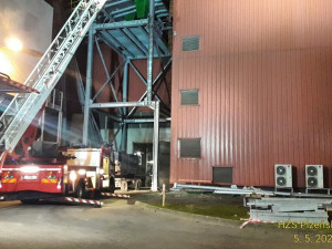 Hasiči zasahovali u požáru v Plzeňské teplárenské, dodávky tepla nejsou v ohrožení