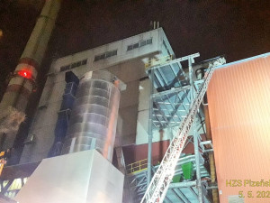 Hasiči zasahovali u požáru v Plzeňské teplárenské, dodávky tepla nejsou v ohrožení