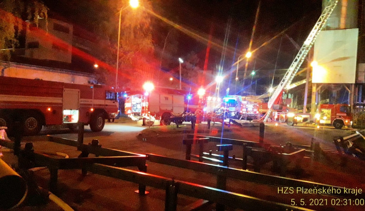 Hasiči zasahovali u požáru v Plzeňské teplárenské, dodávky tepla nejsou v ohrožení