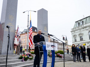 Pietní akt u památníku Díky, Ameriko! sledovali veteráni v USA v přímém přenosu