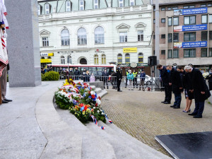 Pietní akt u památníku Díky, Ameriko! sledovali veteráni v USA v přímém přenosu