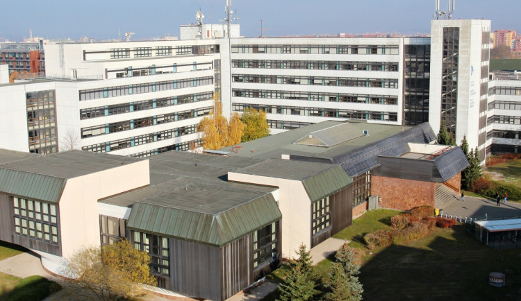 V kampusu Západočeské univerzity testují vysokorychlostní 5G síť