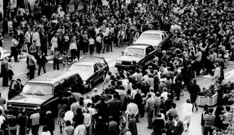 Tajně pořízené fotografie Milanem Pokorným z věže dnešní radnice v Sušici v roce 1986
