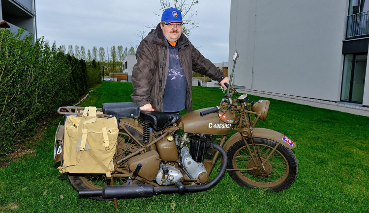 Válečná motorka se z bojiště v Itálii po letech dostala do Česka, teď má premiéru na Slavnostech svobody