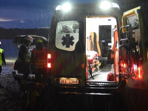 Dramatická záchranná akce, policisté pátrali po kolabující ženě i s pomocí vrtulníku