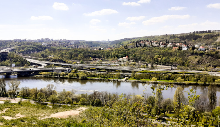Kam o víkendu? Zkuste Branické skály, jsou přírodní památkou i cílem horolezců
